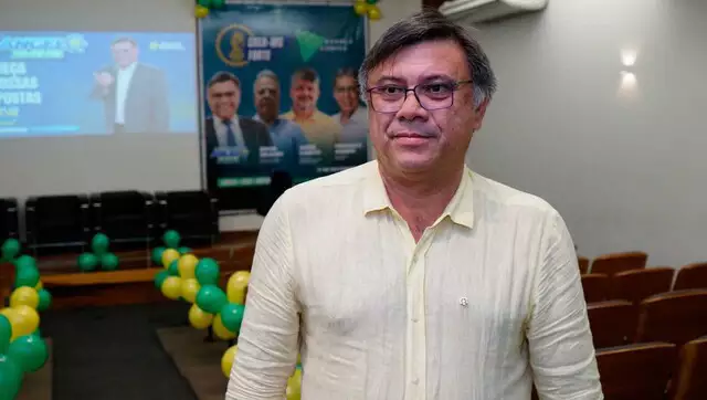 Ângelo Ximenes explica suas propostas no auditório do SRCG (Sindicato Rural Campo Grande), na Chácara Cachoeira (Foto: Alex Machado).