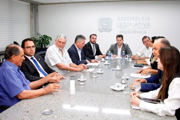 Deputados durante reunião na Assembleia (Foto: Alems).