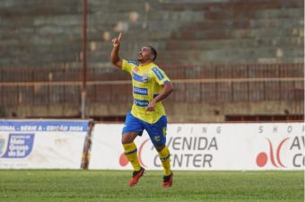 Dandan foi preciso no lance que marcou o gol da vitória na ida (Foto: Marcelo Berton).