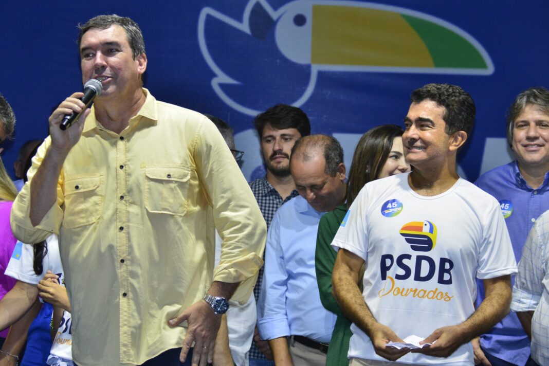 Governador Eduardo Riedel estará neste sábado em Dourados para participar da Convenção Municipal que vai homologar candidatura de Marçal Filho à prefeitura. (Foto: Divulgação).