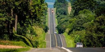 Estrada entre Paraná e Mato Grosso do Sul.