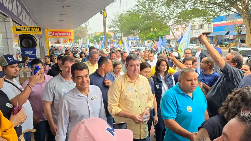 Multidão acompanha caminhada de Marçal Filho com governador Eduardo Riedel em Dourados