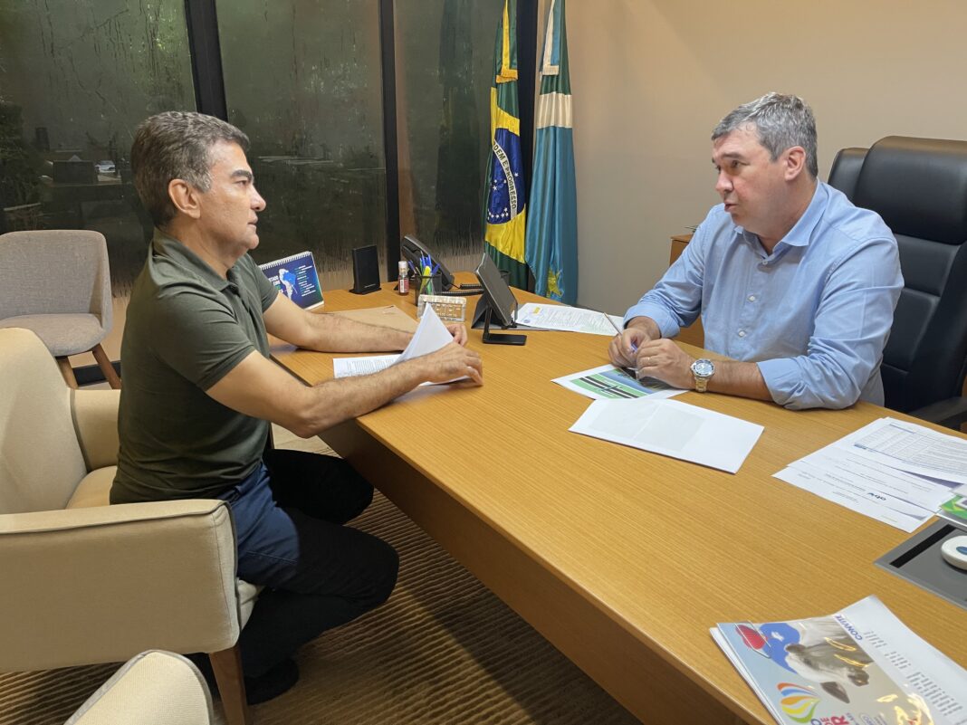 O prefeito eleito Marçal Filho reunido com o governador Eduardo Riedel para discutir investimentos em infraestrutura urbana para Dourados (Fotos: Divulgação).