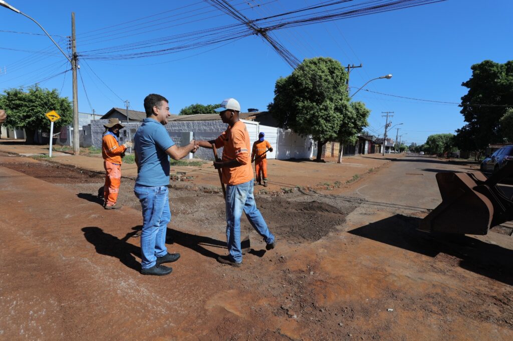 Administração municipal está mobilizando quatro equipes para realizar a operação tapa-buraco em locais estratégicos da cidade