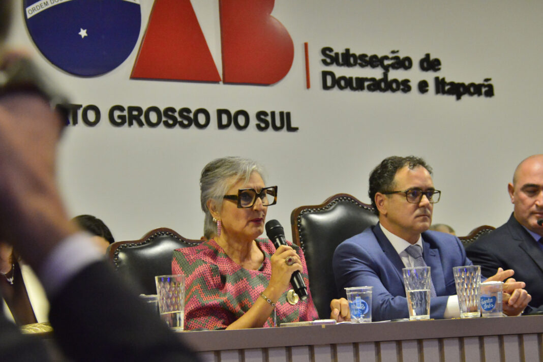 Edna Bonelli durante a posse na presidência da 4ª Subseção na noite de quarta-feira - Foto: Eliel Oliveira