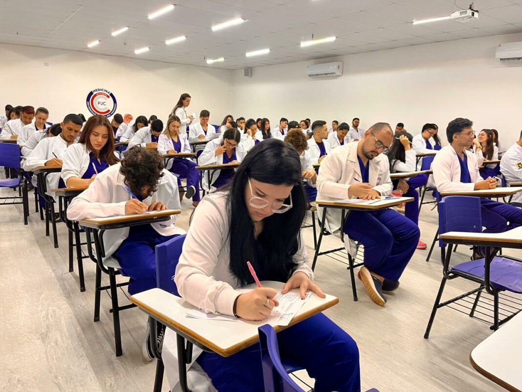 Sistema visa avaliar e melhorar a qualidade do ensino superior no Paraguai